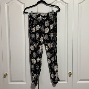 Jogger floral print from Talula collection Aritzia